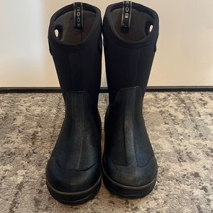 Bogs youth size 5 black in excellent condition